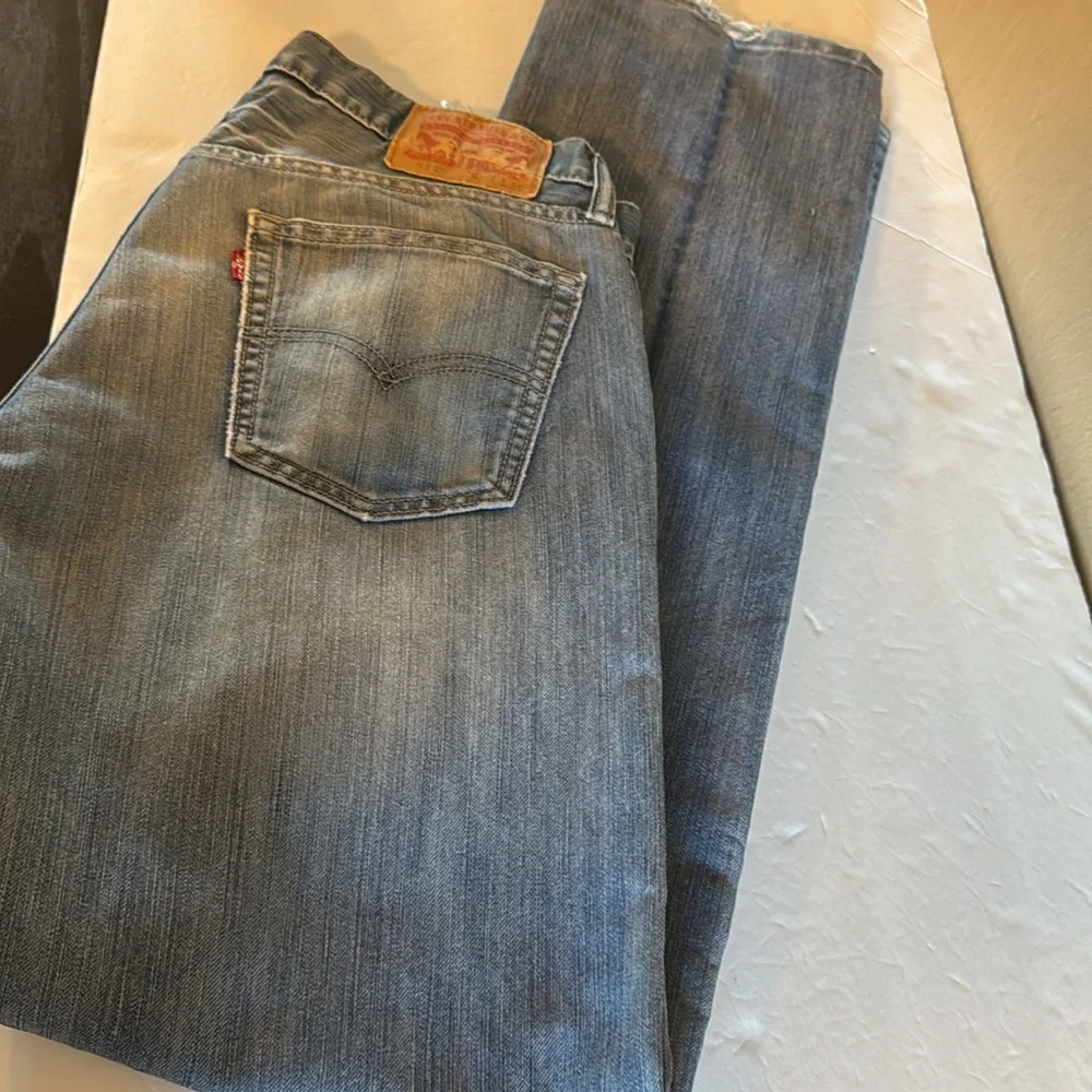 Levi’s Men’s 514 Denim blue Jeans straight leg distressed Size 33x36